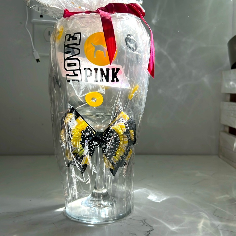 Custom VS PINK black and yellow wine glass!